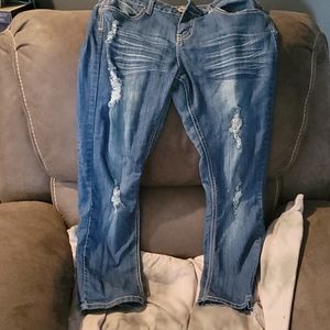 Rue 21 distressed capris